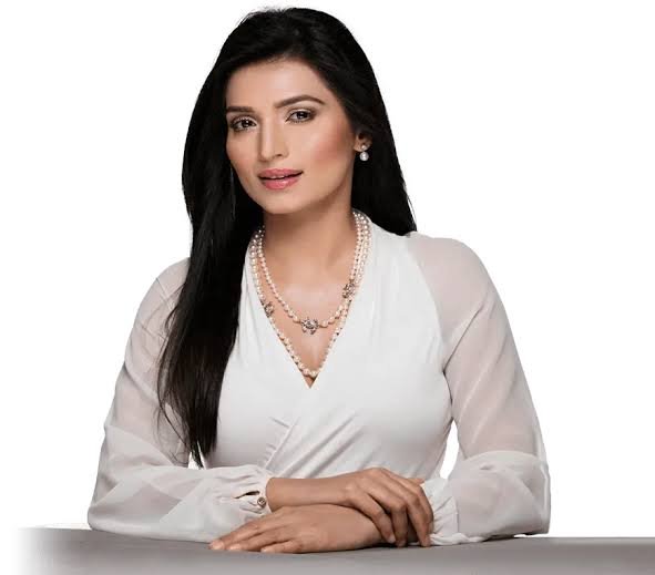 Dr Monisha Kapoor | Cosmetic & Plastic surgeon in Delhi